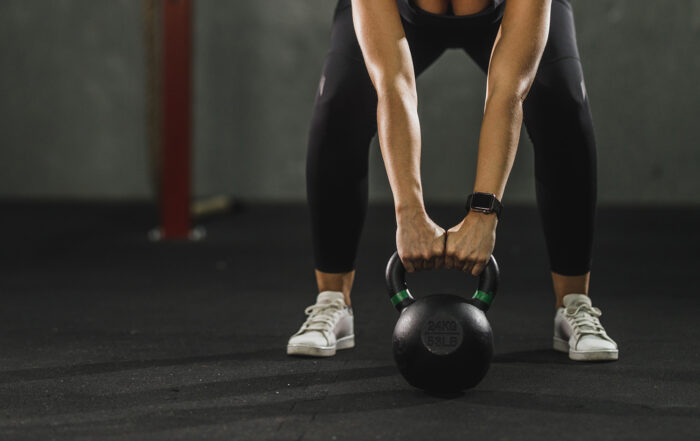 woman lifting a dumbbell