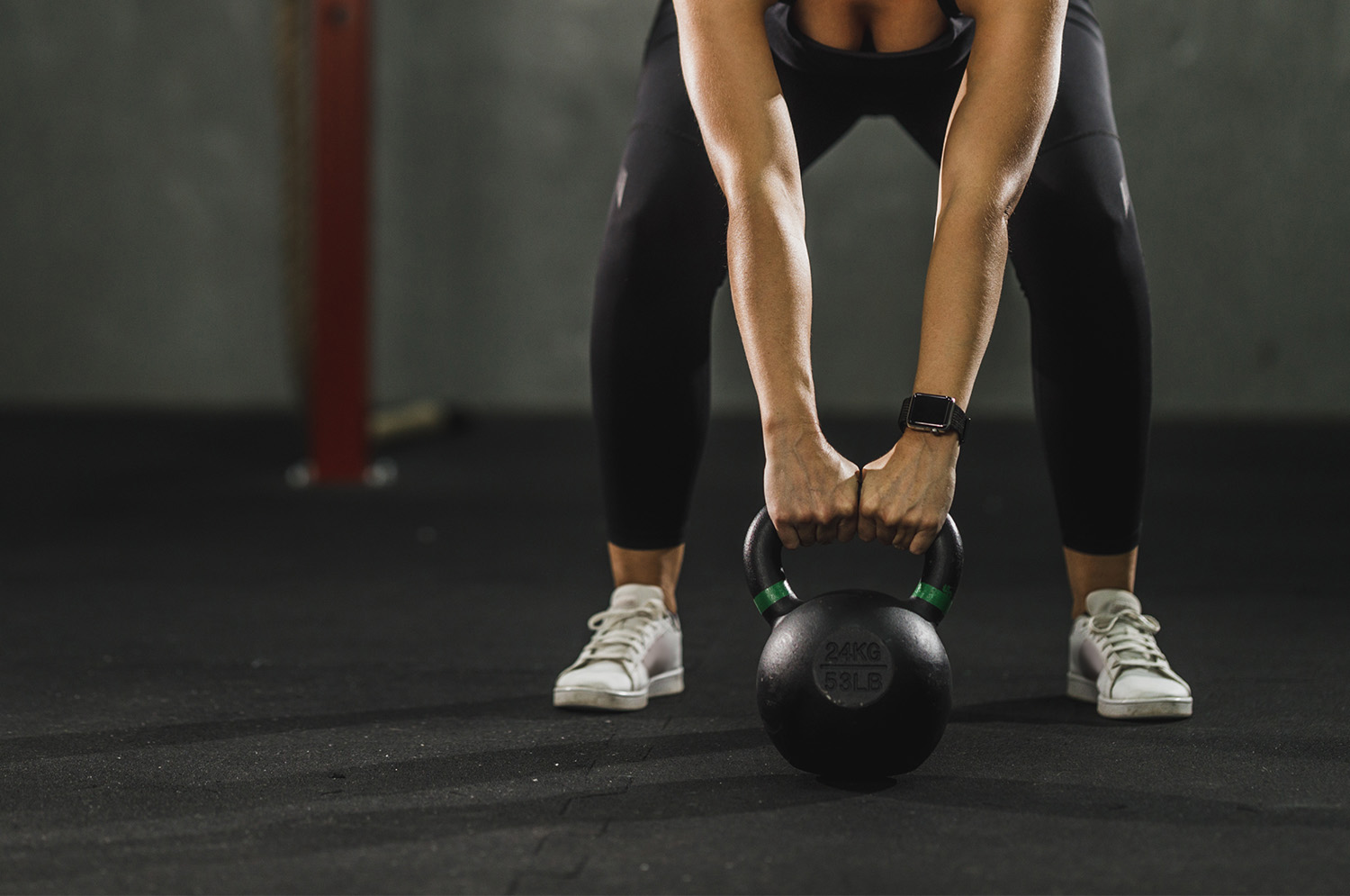 woman lifting a dumbbell